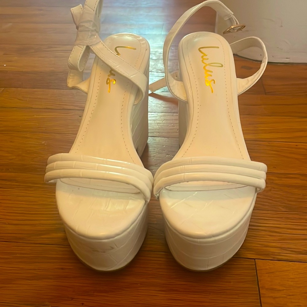 Chunky fun lulu wedge heel! Never worn!